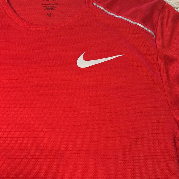 Nike Dri-Fit Red Running Shirt - Picture 3 of 4